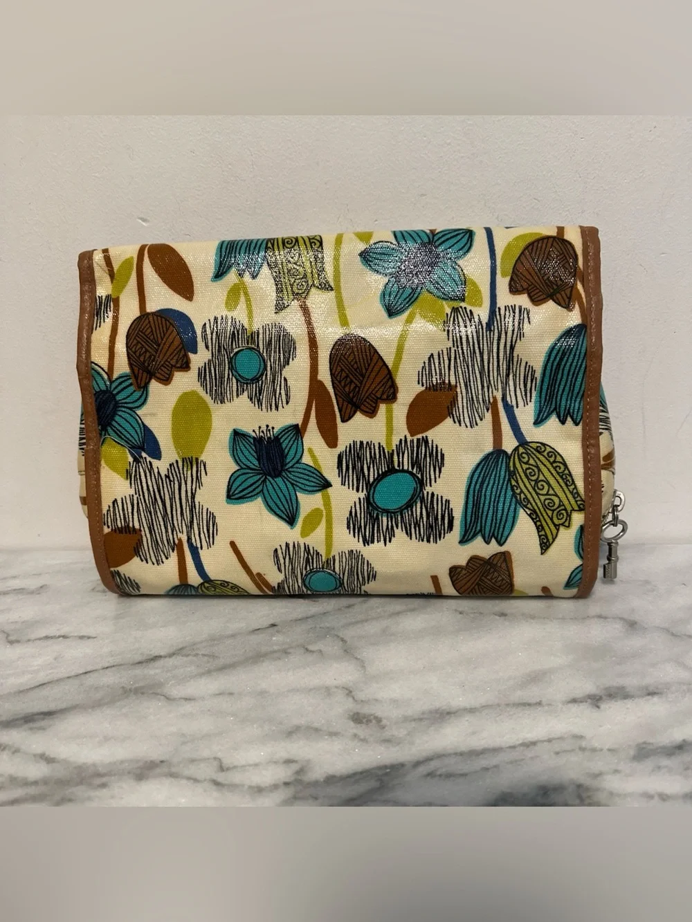Fossil Floral Pattern traveling make up toiletries bag has key -